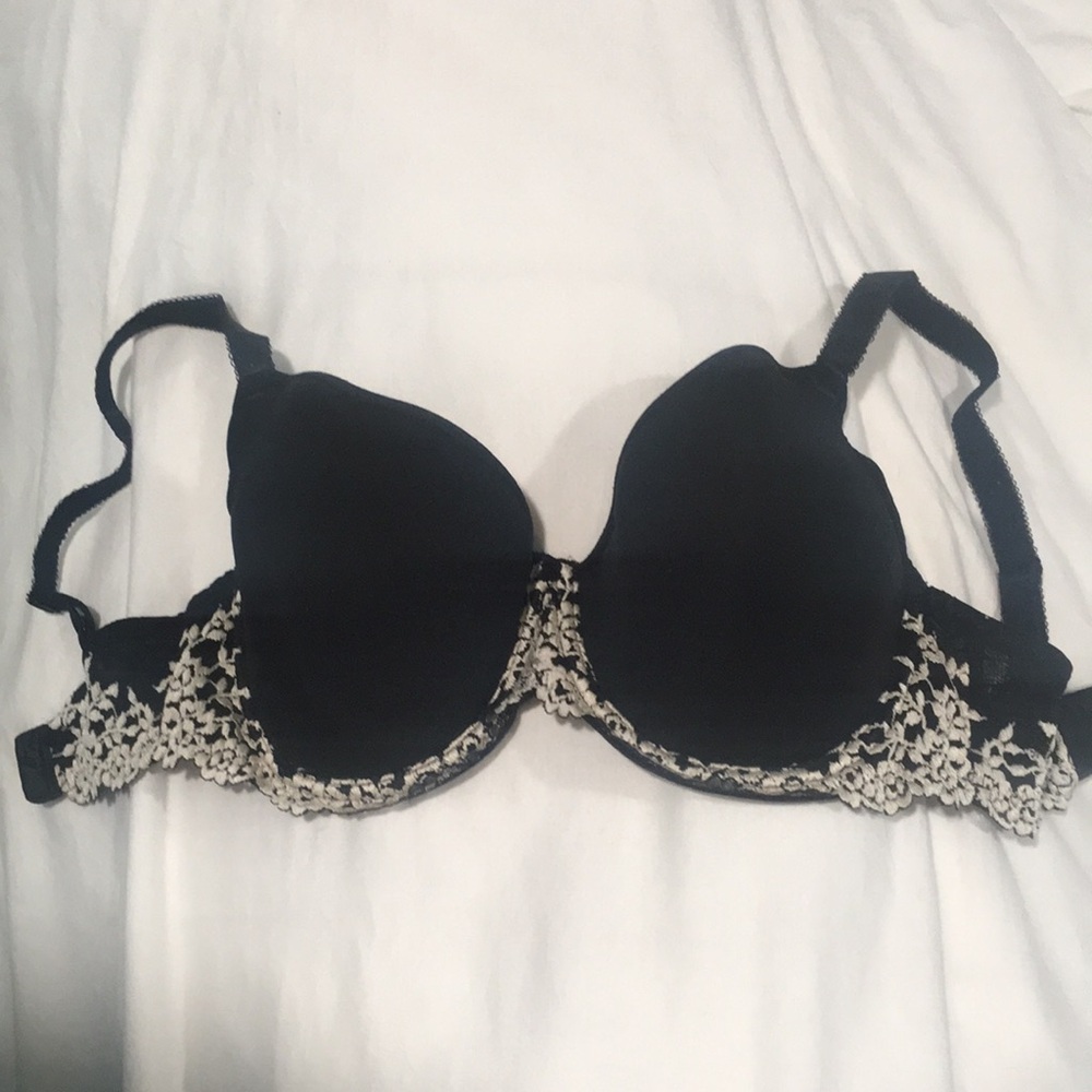 EUC Wacoal 853191 Embrace Lace T-Shirt Bra 32DDD black
